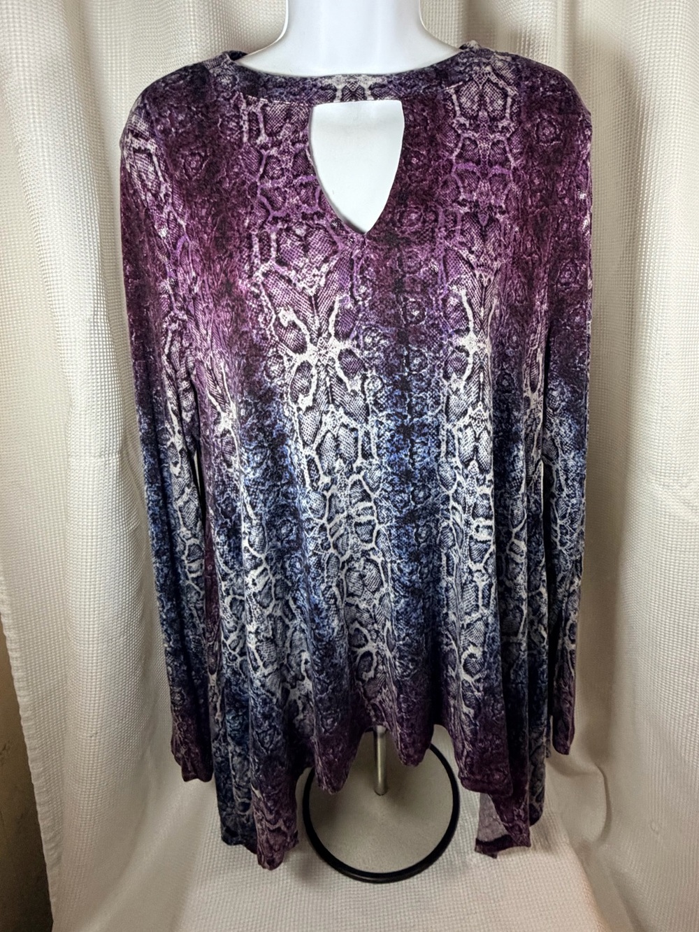 Jennifer Lopez hombre, snake skin tunic blouse, extra large keyhole